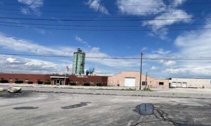 More Photos Of 458 2nd Ave, Tiffin Manufacturing For Sale