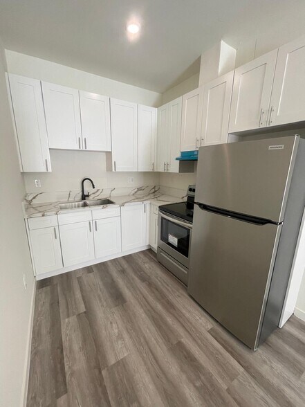 More Photos Of 4546 W 17th St, Los Angeles Apartments For Sale