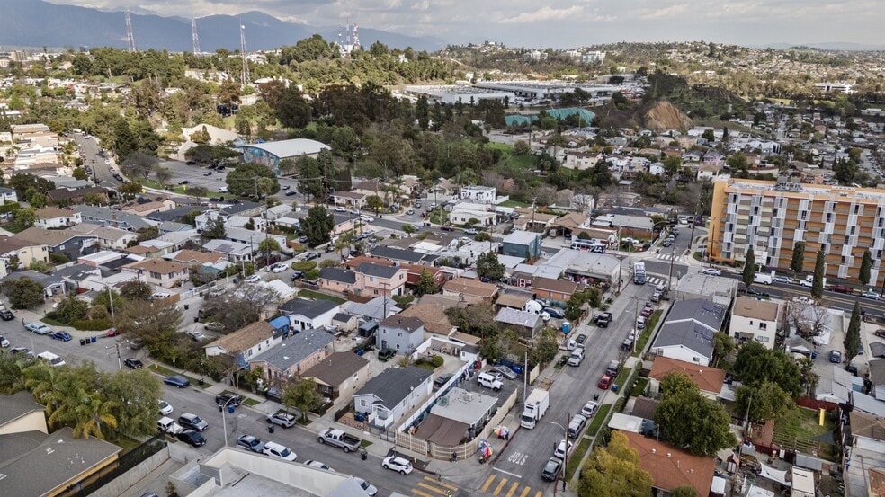 More Photos Of 920 N Bonnie Beach Pl, Los Angeles Freestanding For Sale