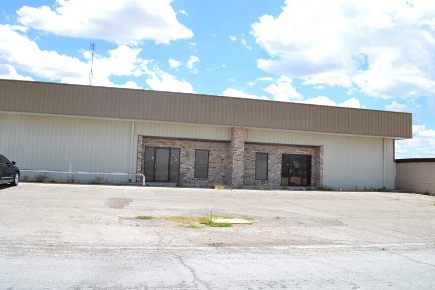 Primary Photo Of 835 W Sunrise Cir, Hobbs Flex For Lease