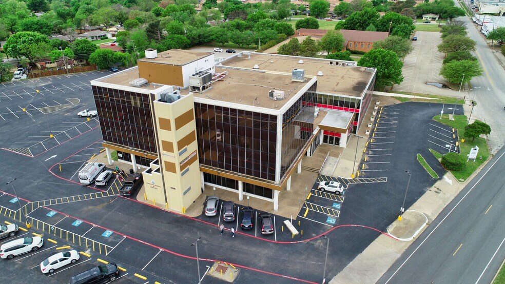 More Photos Of 2520 W Irving Blvd, Irving Office For Lease
