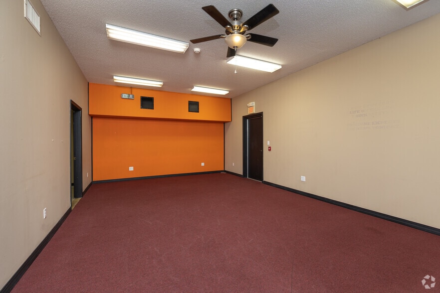 More Photos Of 5801 Old Collinsville Rd, Fairview Heights General Retail For Lease