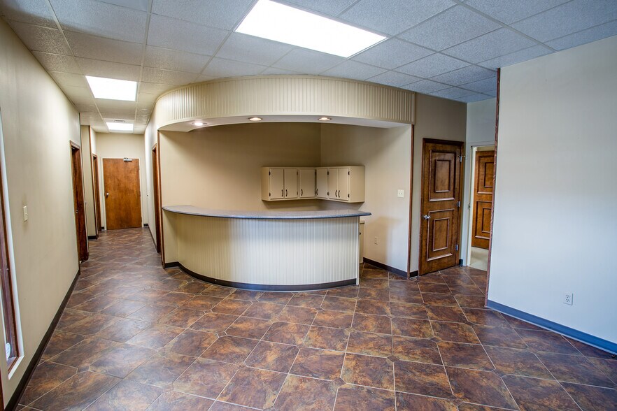 More Photos Of 1111 Hillcrest Rd, Mobile Office For Lease
