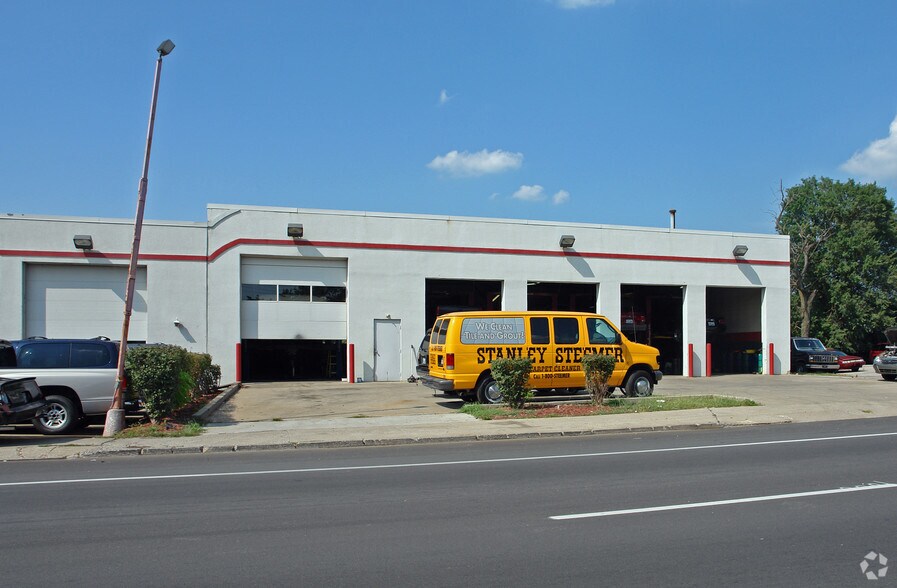 More Photos Of 921 Winchester Rd, Lexington General Retail For Sale