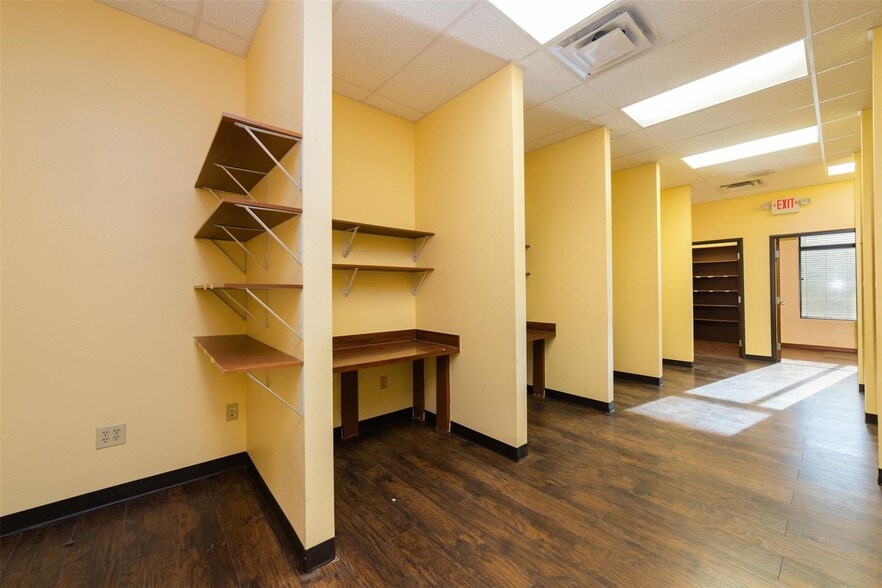 More Photos Of 720 W Nathan Lowe Rd, Arlington Medical For Sale