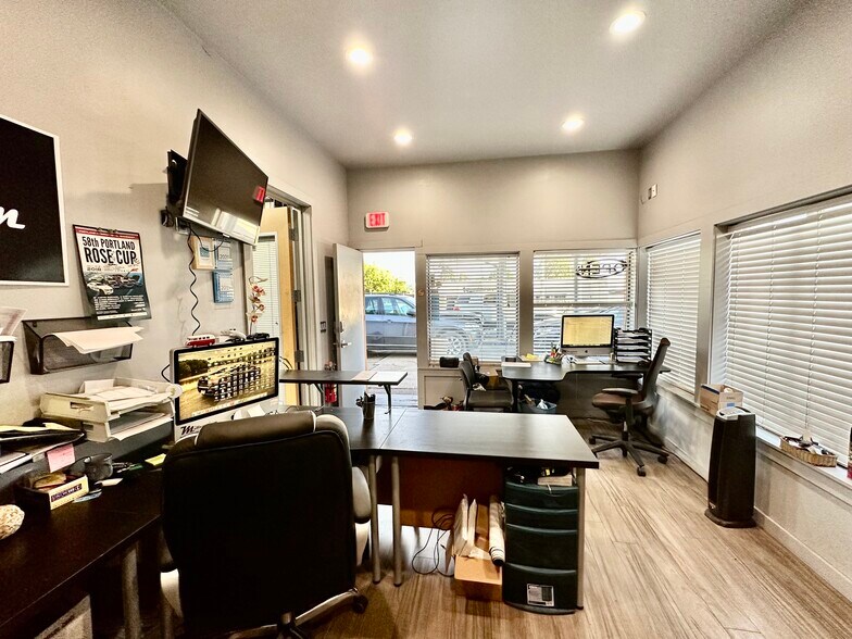 More Photos Of 9321 SE Stark St, Portland Auto Repair For Sale