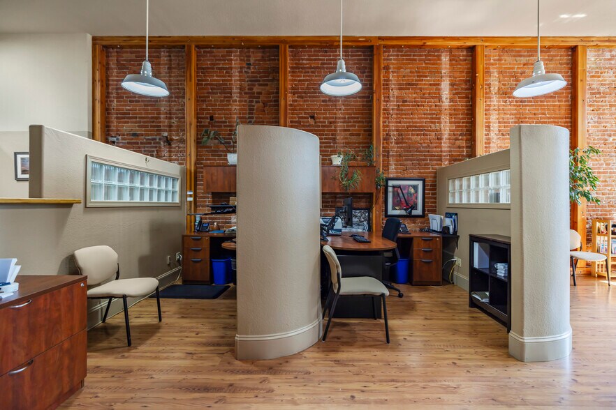 More Photos Of 513 Main St, Klamath Falls Specialty For Sale