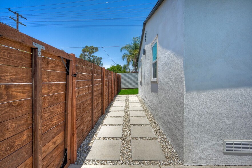 More Photos Of 1045 Main St, Ramona Freestanding For Sale