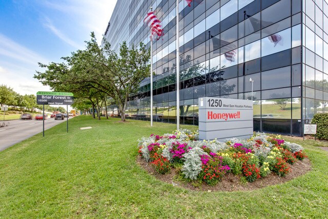 More Photos Of 1250 W Sam Houston Pky, Houston Office For Lease