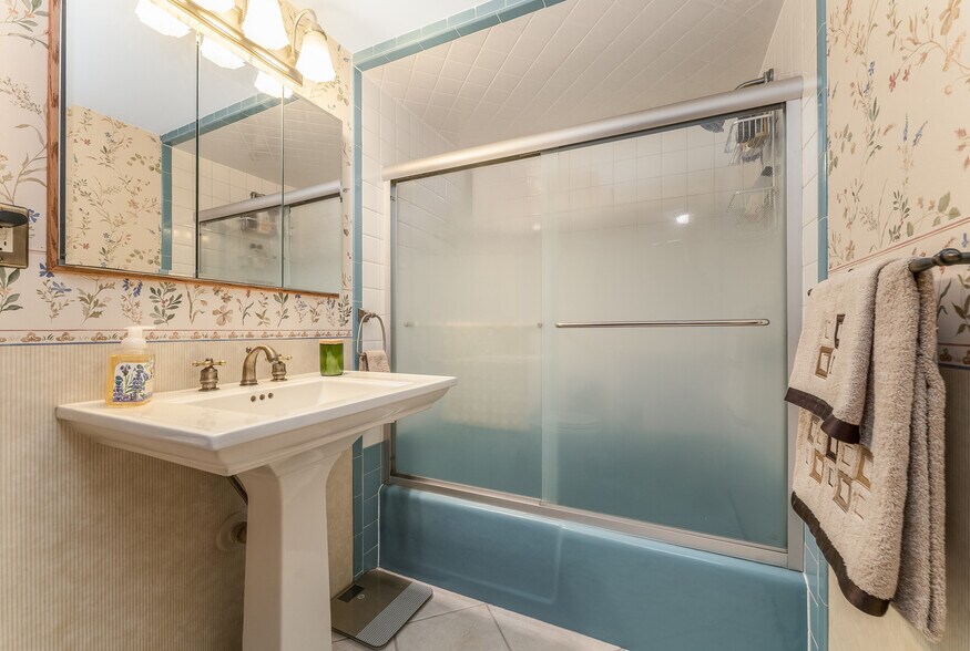 More Photos Of 5 Larison Ln, Ringoes Storefront Retail Office For Sale