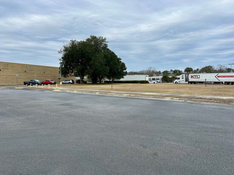 More Photos Of 2550 N Main St, Gainesville Land For Sale