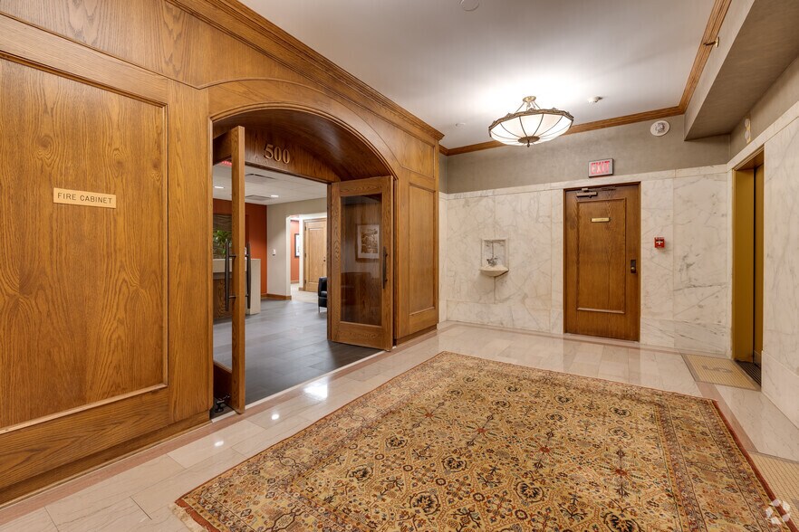 More Photos Of 401 S Boston Ave, Tulsa Office For Lease
