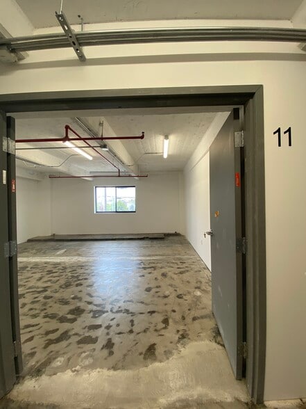 More Photos Of 901 E 31st St, Los Angeles Manufacturing For Lease