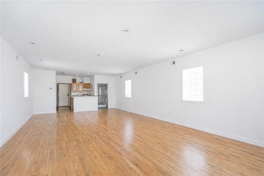 More Photos Of 332 Douglass St, Brooklyn Warehouse For Sale