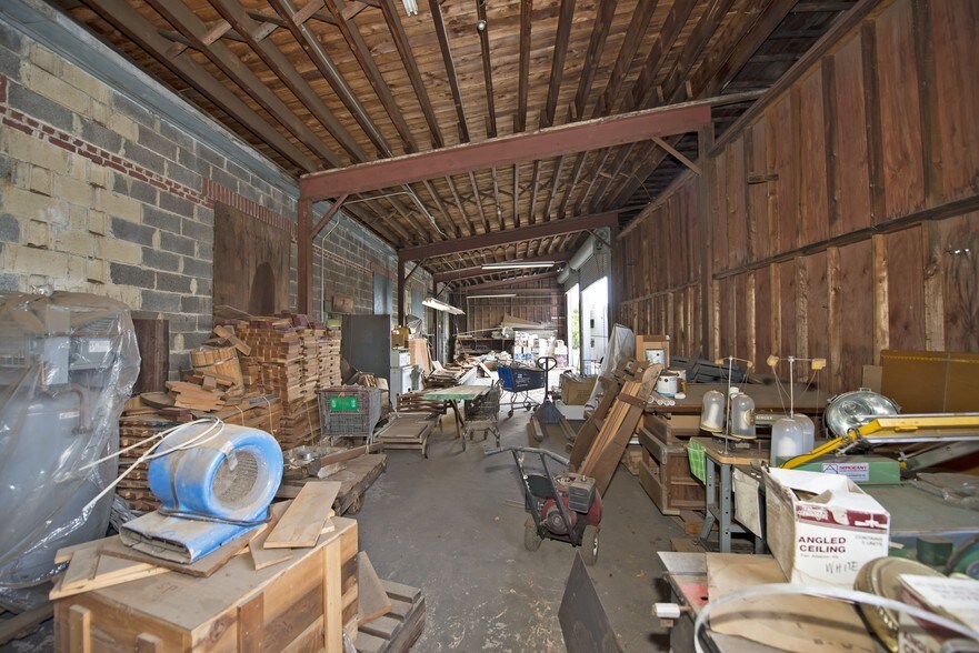 More Photos Of 2 Rossmore Ave, Central Islip Warehouse For Lease