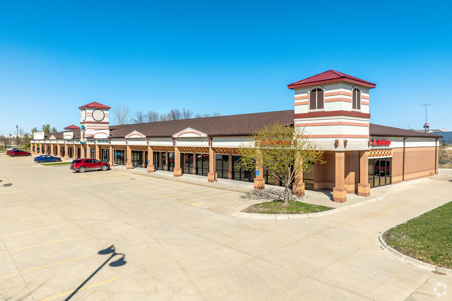 Primary Photo Of 3881-3887 121st St, Urbandale Storefront For Sale