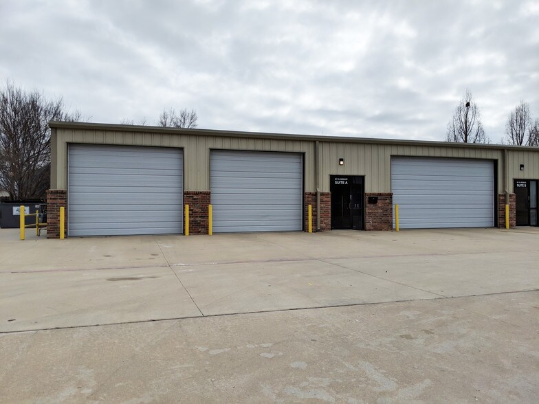 More Photos Of 621-633 N Kessler St, Wichita Showroom For Lease