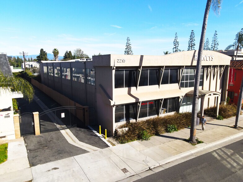 More Photos Of 2215 N Broadway, Santa Ana Office For Sale
