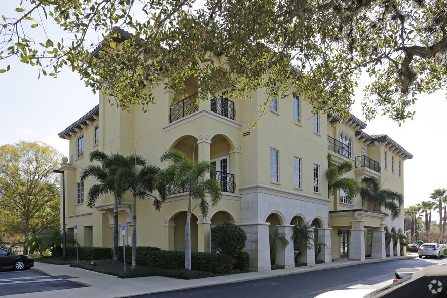 More Photos Of 2639 Fruitville Rd, Sarasota Medical For Lease