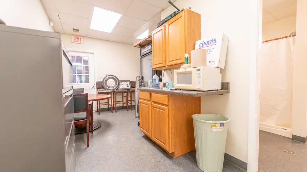 More Photos Of 139 Gatlin Dr, Griffith Industrial For Lease