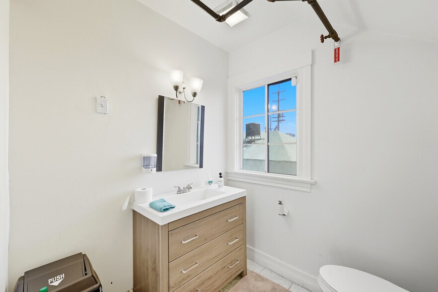 More Photos Of 522 W VERNON Ave, Los Angeles Daycare Center For Sale