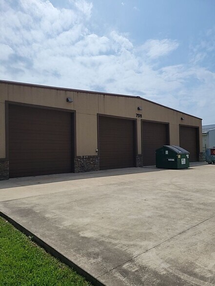 More Photos Of 7511 Oak Bluff Dr, Magnolia Warehouse For Sale