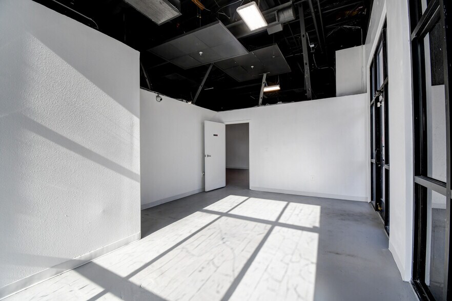 More Photos Of 4255 S Durango Dr, Las Vegas Freestanding For Lease