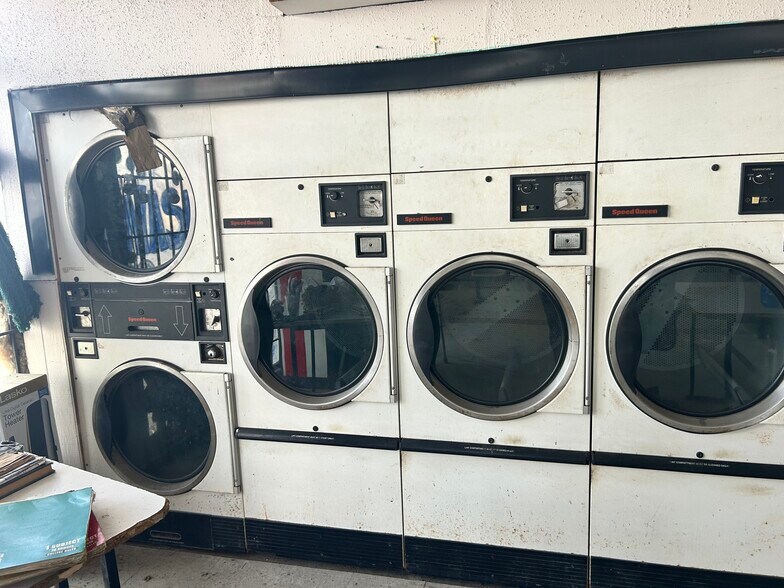 More Photos Of 5602 Cavalcade St, Houston Storefront For Sale