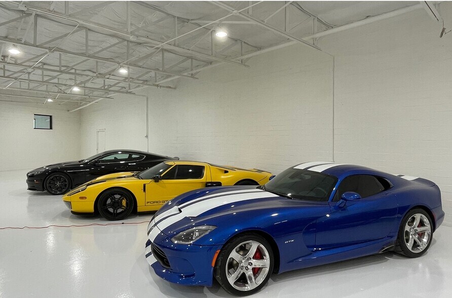 More Photos Of 1035 E Levee St, Dallas Showroom For Sale