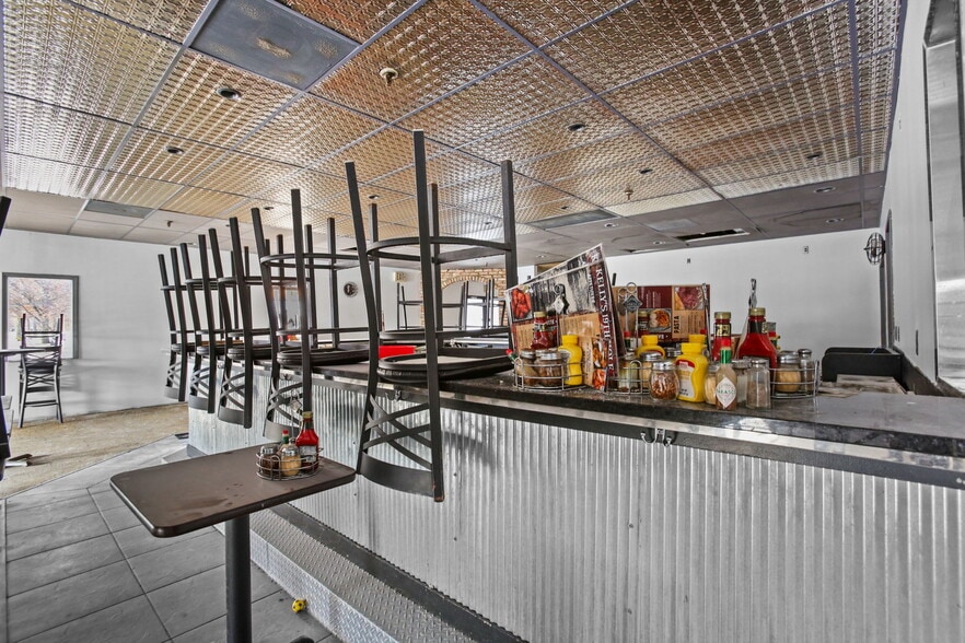 More Photos Of 8432 Noble Ave, Minneapolis Bar For Sale