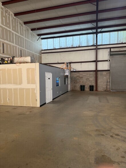 More Photos Of 4329 W Pensacola St, Tallahassee Warehouse For Lease