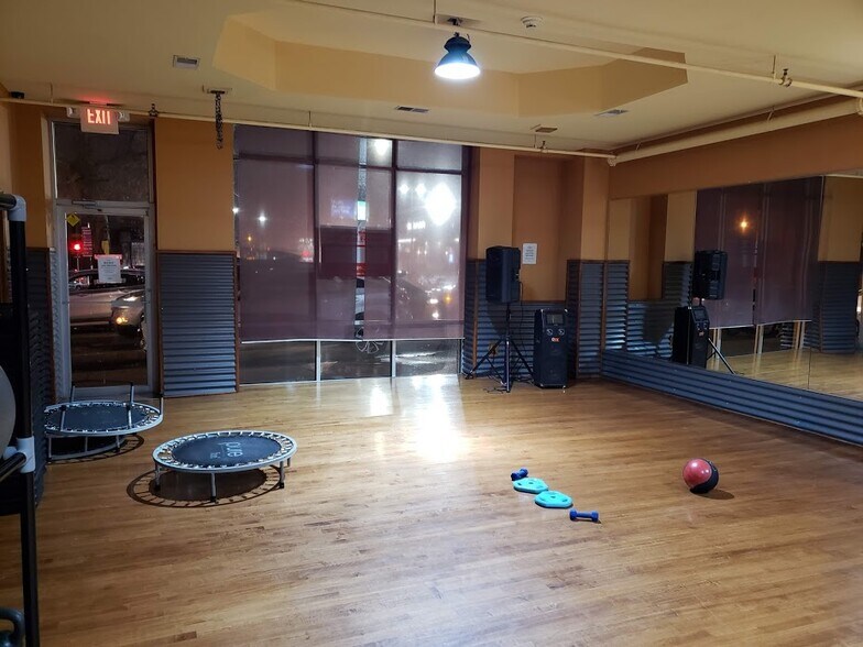 More Photos Of 18 Oliver St, Newark Office For Lease