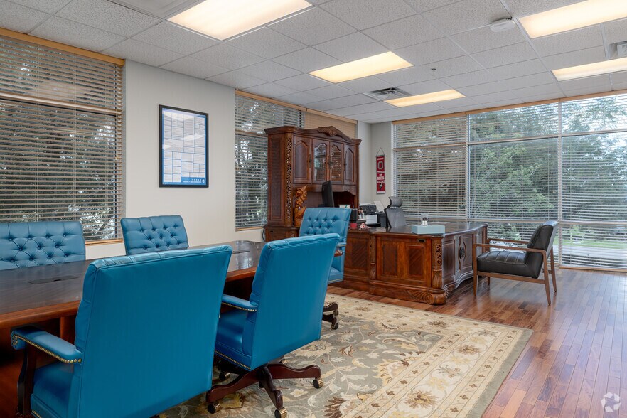 More Photos Of 2511 Corporate Way, Palmetto Light Distribution For Lease