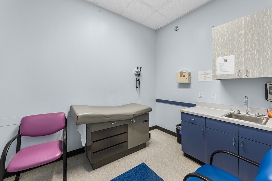 More Photos Of 3326 Watters Rd, Pasadena Office For Sale