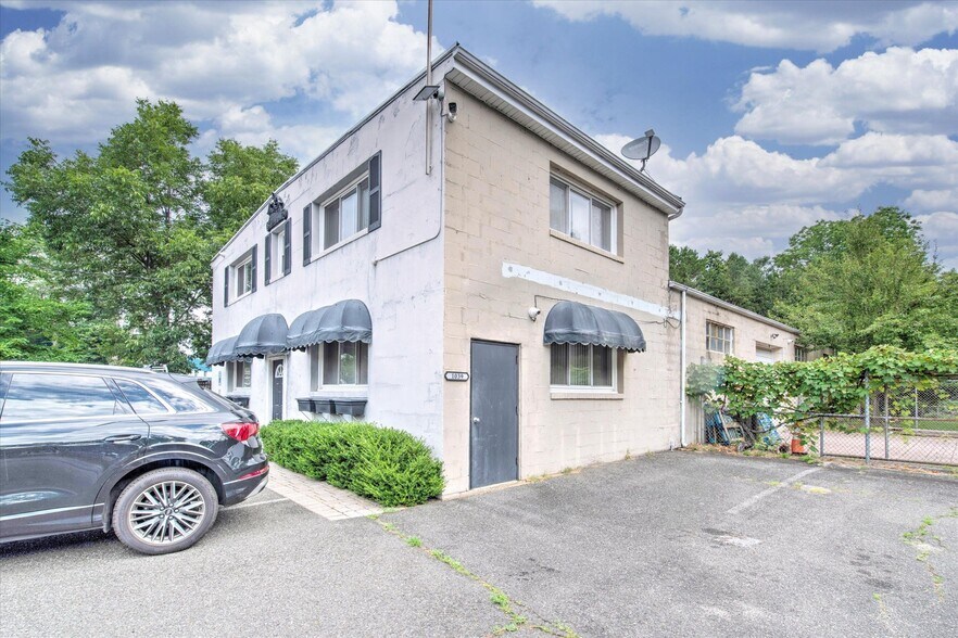 More Photos Of 1035 US Highway 9, Howell Storefront Retail Office For Lease