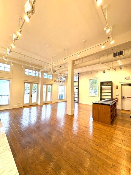 More Photos Of 4000 Magazine St, New Orleans General Retail For Lease