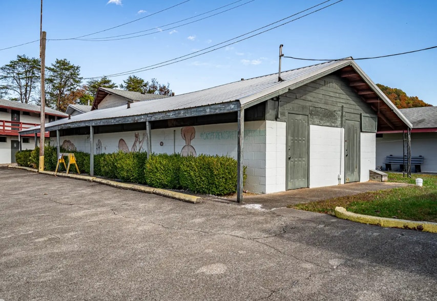 More Photos Of 1480 Pine Tavern Rd, Lebanon Junction Lodge Meeting Hall For Sale