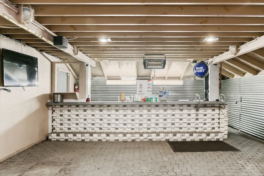 More Photos Of 1662 W Mound St, Columbus Restaurant For Sale