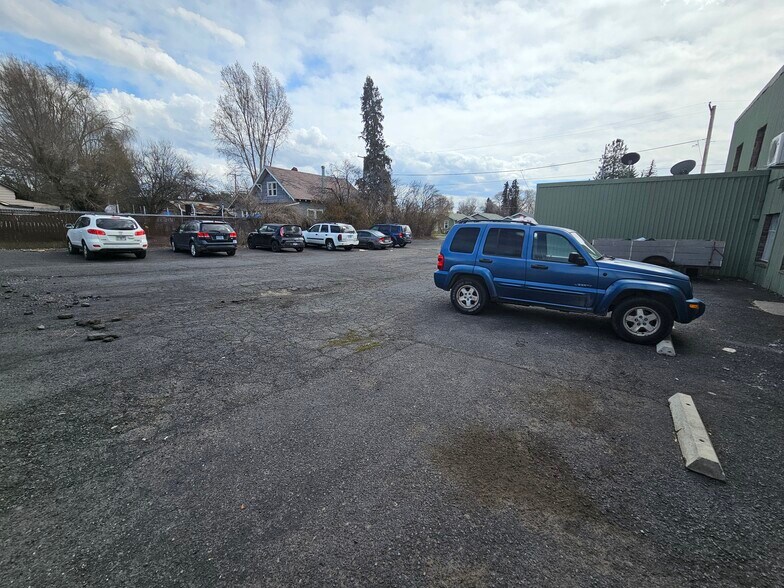 More Photos Of 917 E Main St, Klamath Falls Flex For Sale