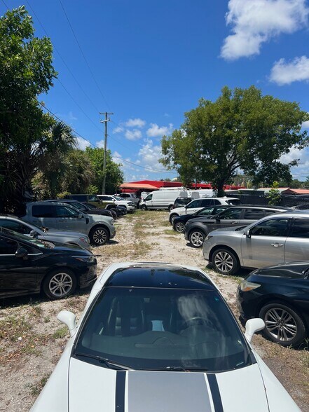 More Photos Of 924 NE 4th Ave, Fort Lauderdale Auto Dealership For Lease