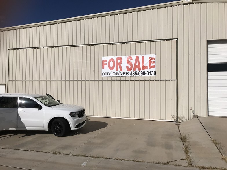 More Photos Of 1056 Vista Ave, Page Warehouse For Sale