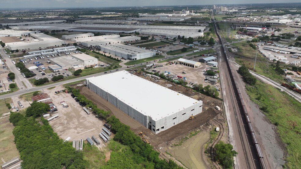 More Photos Of 5260 Blue Mound Rd, Fort Worth Industrial For Lease