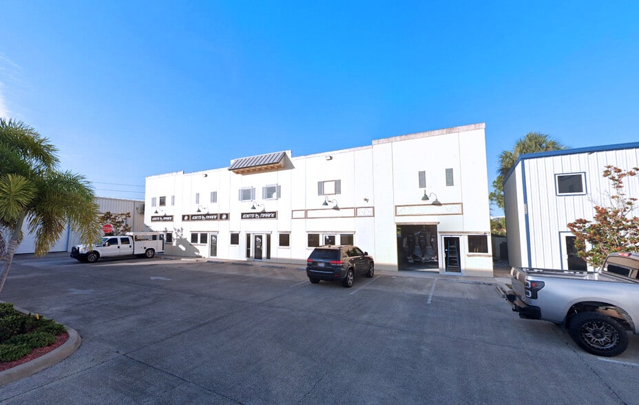 Primary Photo Of 1265 NE Savannah Rd, Jensen Beach Warehouse For Sale
