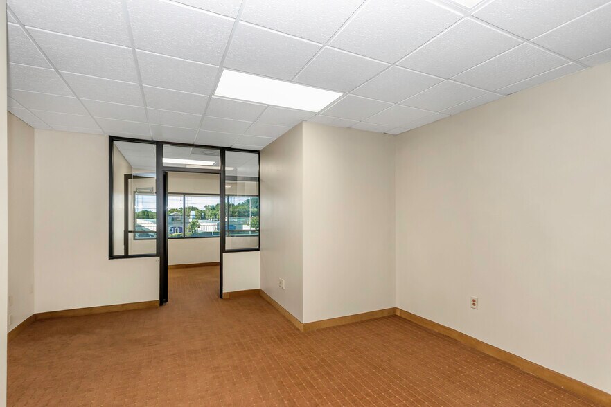 More Photos Of 5801 Ulmerton Rd, Clearwater Loft Creative Space For Lease