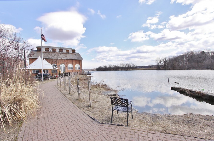 More Photos Of 88-110 Rondout Landing, Kingston Restaurant For Sale