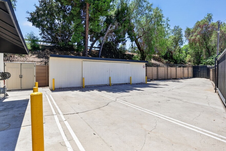More Photos Of 4925 Sepulveda Blvd, Sherman Oaks Office For Sale