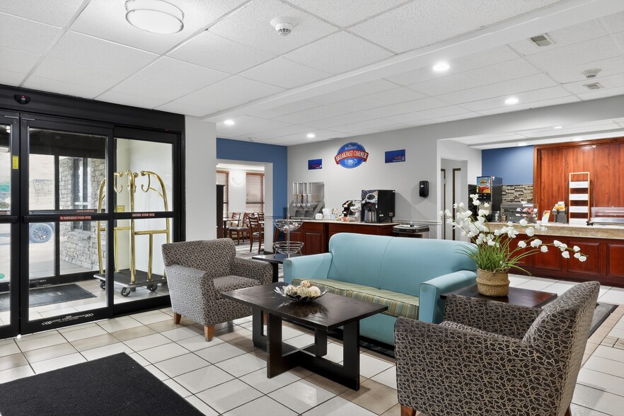 More Photos Of 40 New Garver Rd, Monroe Hotel For Sale