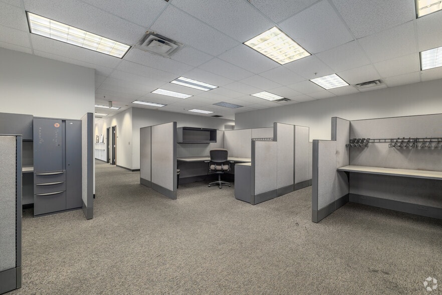 More Photos Of 3660 Deerpark Blvd S, Elkton Distribution For Lease