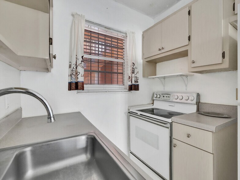 More Photos Of 720 W 16th, Hialeah Apartments For Sale