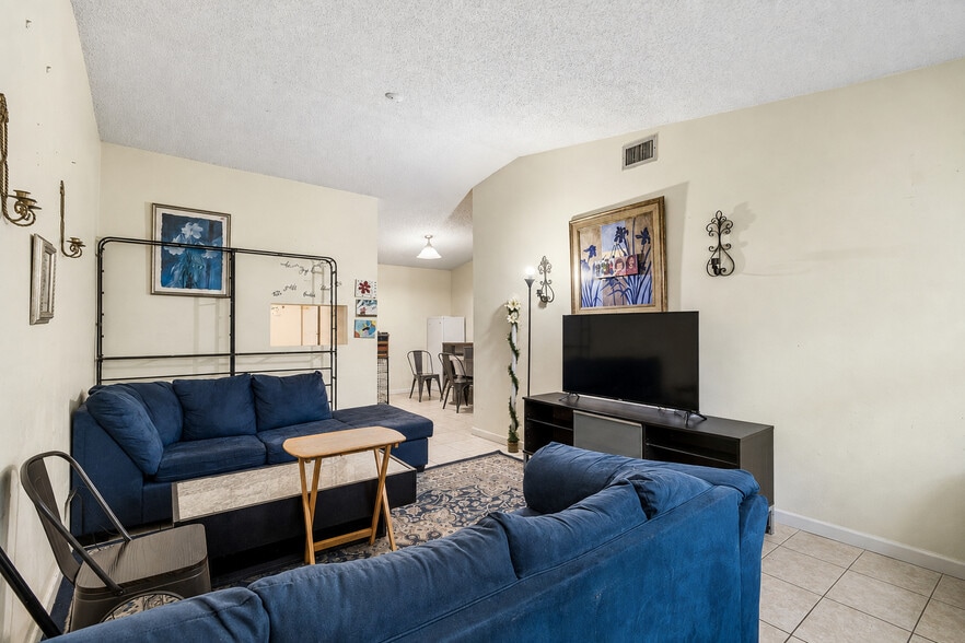 More Photos Of 3132 Bloomingdale Villas Ct, Brandon Apartments For Sale